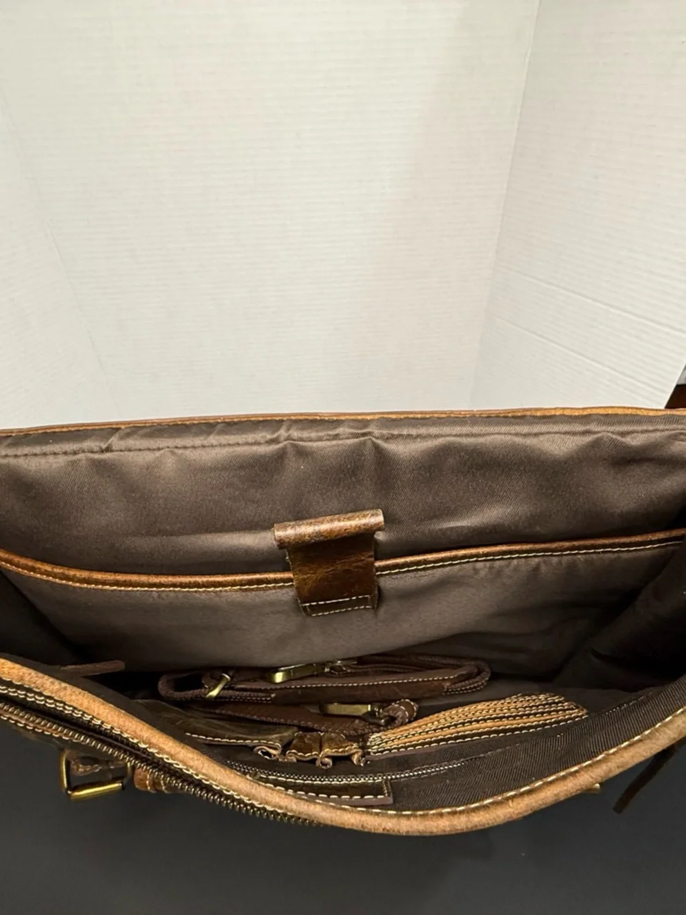 MT Distressed Brown Leather Messenger Bag Briefcase Laptop Satchel Unisex